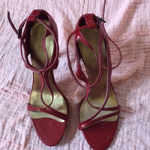 Strappy red pumps - Picture 2 of 6